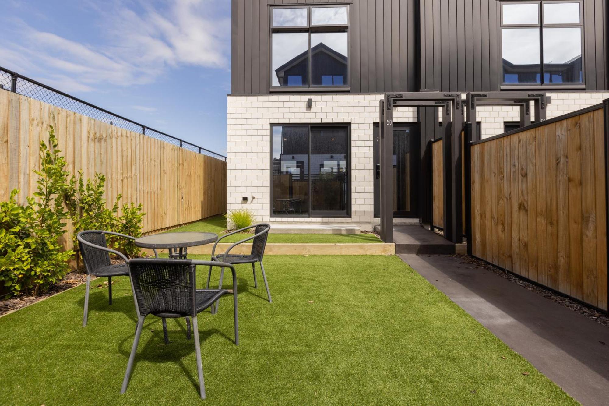 Luxury 2 Bedroom Townhouse By Hagley Park In Cbd Christchurch Eksteriør billede